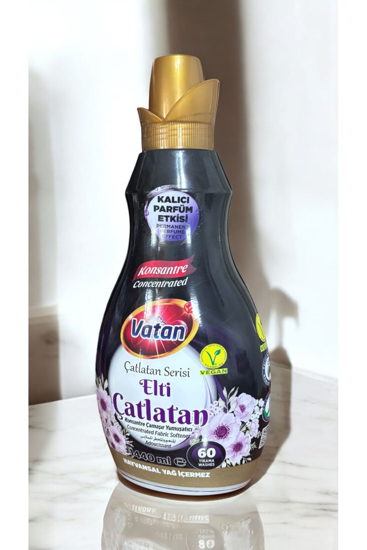 Vatan Elti Çatlatan Konsantre Çamaşır Yumuşatıcı 1440ml Vatan Elti Çatlatan Konsantre Çamaşır Yumuşatıcı 1440ml